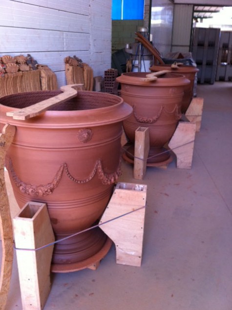 Exemplary designed hundred percent terracotta made fully handmade