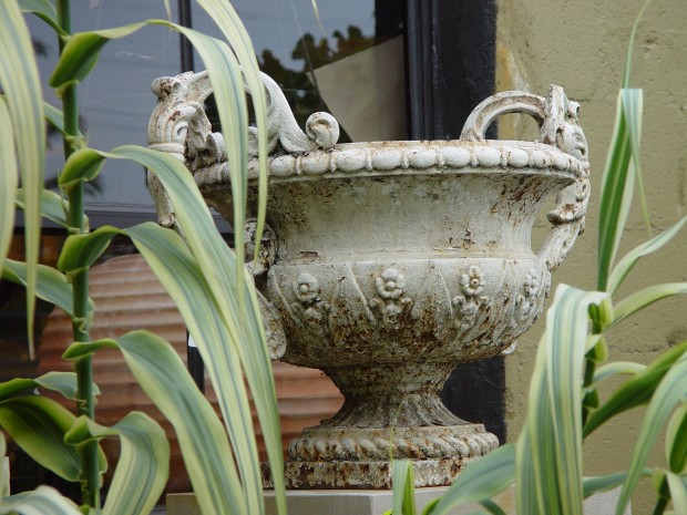 French-painted-urn.jpg