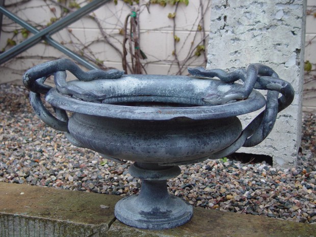 French-iron-urn.jpg