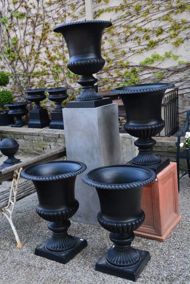 black-aluminum-urns